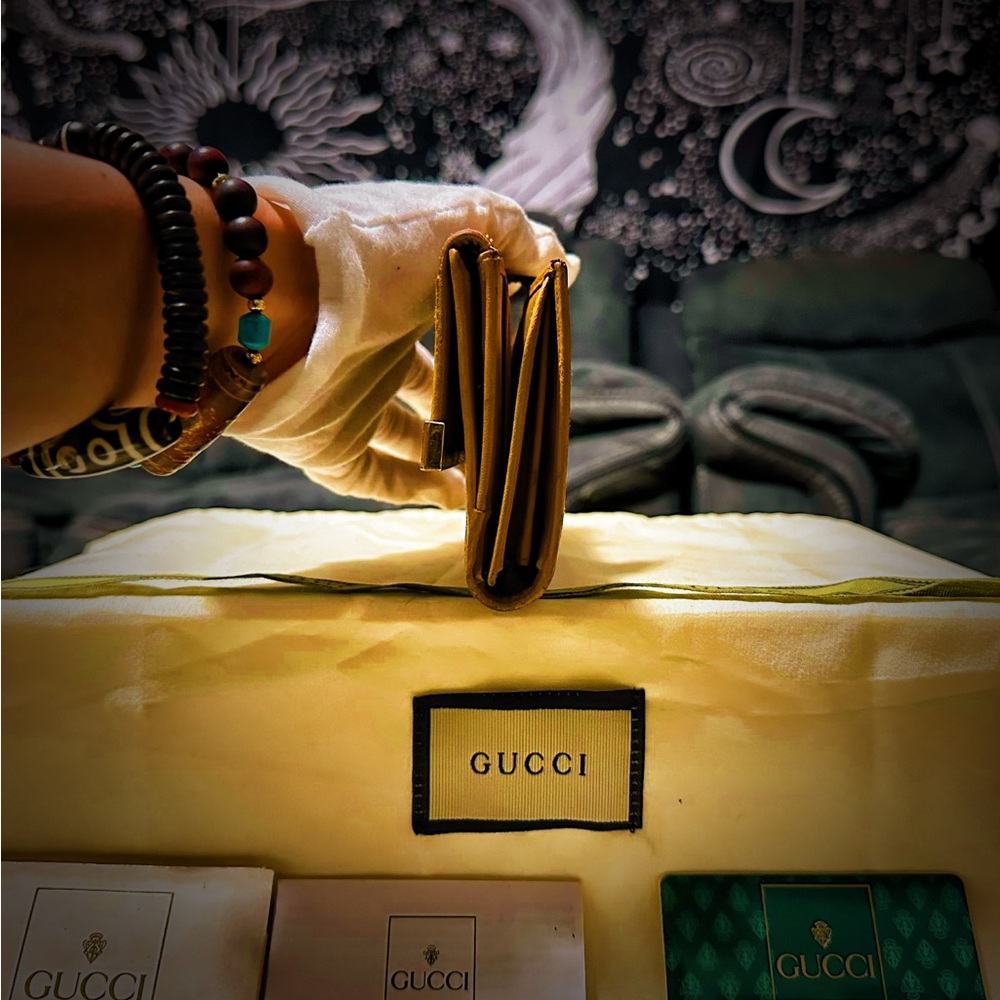 Authentic Vintage Gucci Beige and Brown Monogram Wallet ❌80% OFF SALE❌ - Picture 9 of 16